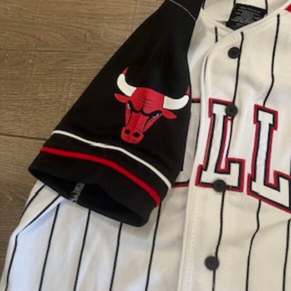New Chicago NBA Bulls Youth‎ Jersey Boys 8 Button Up Embroidered Basketball NWT - Picture 5 of 11